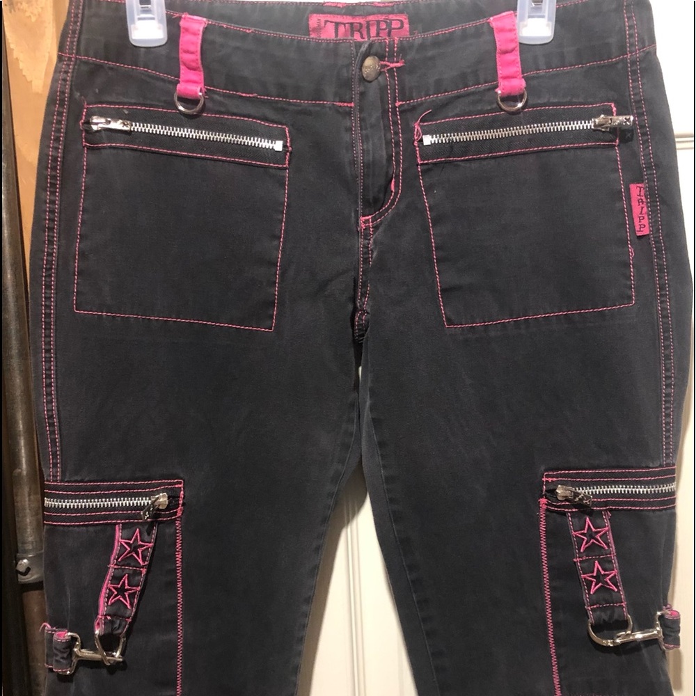 NOT FOR SALE Tripp Black and pink star capris